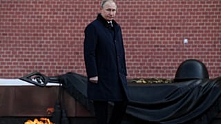 Путин теряет влияние в глазах россиян, российская армия непоколебима