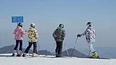 Luxus a nyomorban: ilyen egy észak-koreai síparadicsom