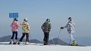 Luxus a nyomorban: ilyen egy észak-koreai síparadicsom