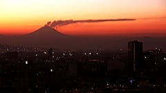 شب نورانی مکزیکی‌ها به دنبال فوران آتشفشان