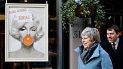 PM britânica em Salisbury um ano depois do ataque químico