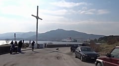 Grecia, innalzano di nuovo la croce rimossa da Lesbo: arrestati