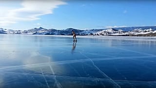 Patinar no lago Baical