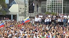 Juan Guaidó sfida Maduro