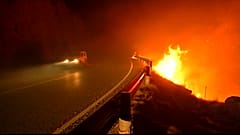 Συνεχίζεται η μάχη με τις φλόγες - Μειώνεται ο αριθμός των εστιών