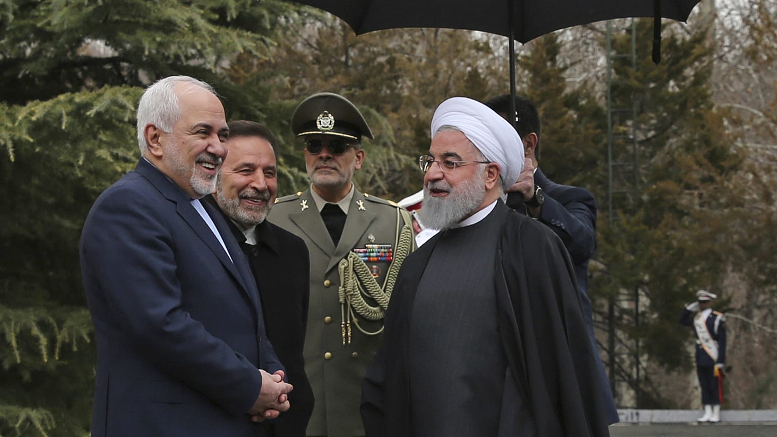 "İran Dışişleri Bakanı Zarif, Esad'ın Tahran ziyaretinden haberdar olmadığı için istifa etti"
