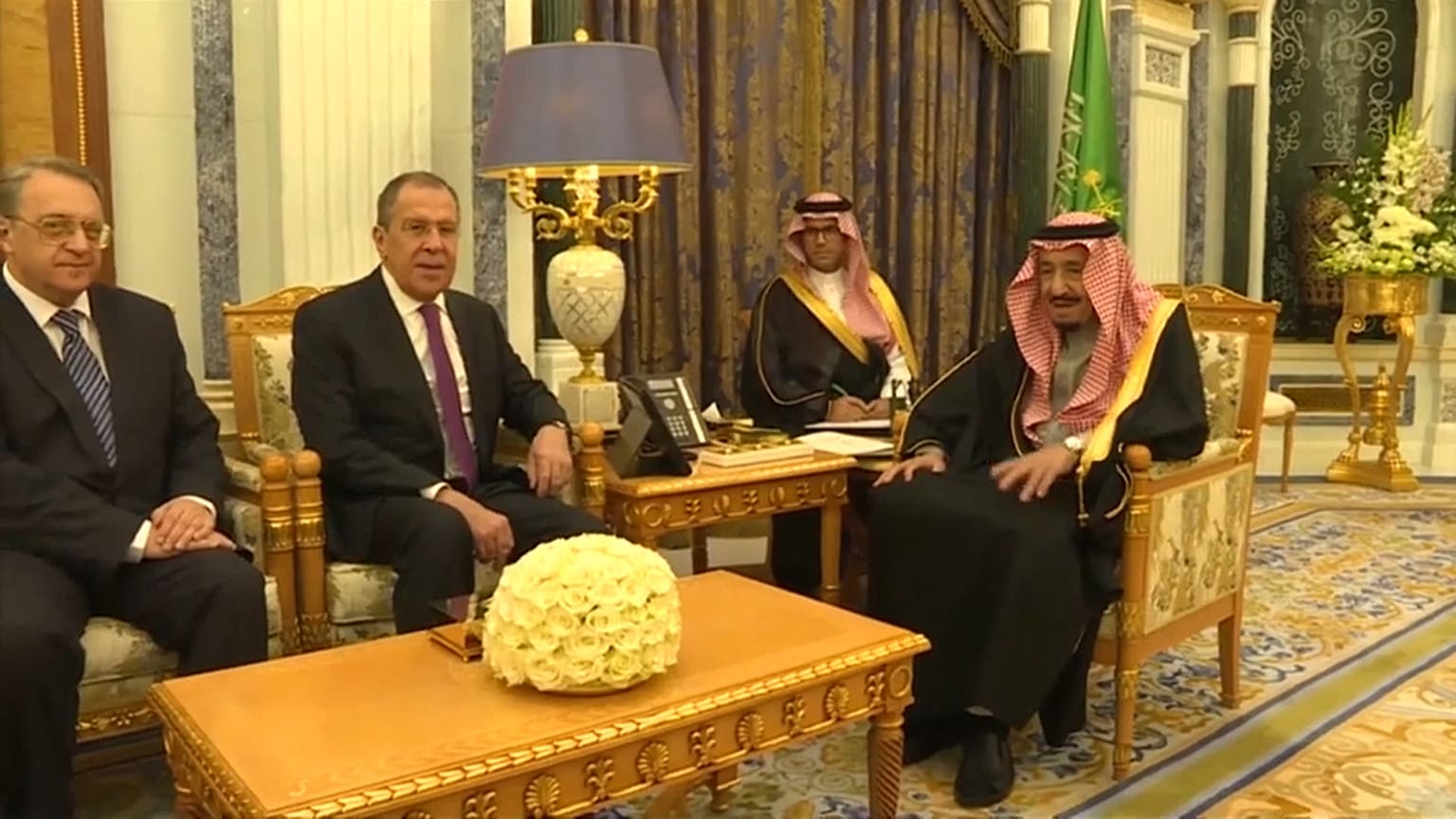 وزير الخارجية الروسي لافروف يلتقي الملك سلمان