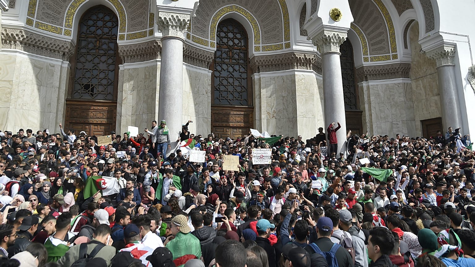 Algeria: i giovani contro Bouteflika successore di se stesso 