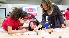 ABD First Lady'si Melania Trump Gülen Cemaati okulunu ziyaret etti