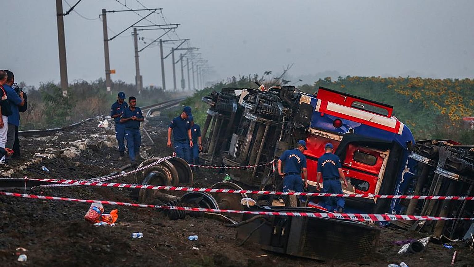 Çorlu'da meydana gelen tren kazasında 25 kişi hayatını kaybetti