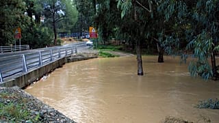 Κύπρος: Κλειστοί δρόμοι λόγω υπερχείλισης ποταμών και κατολισθήσεων