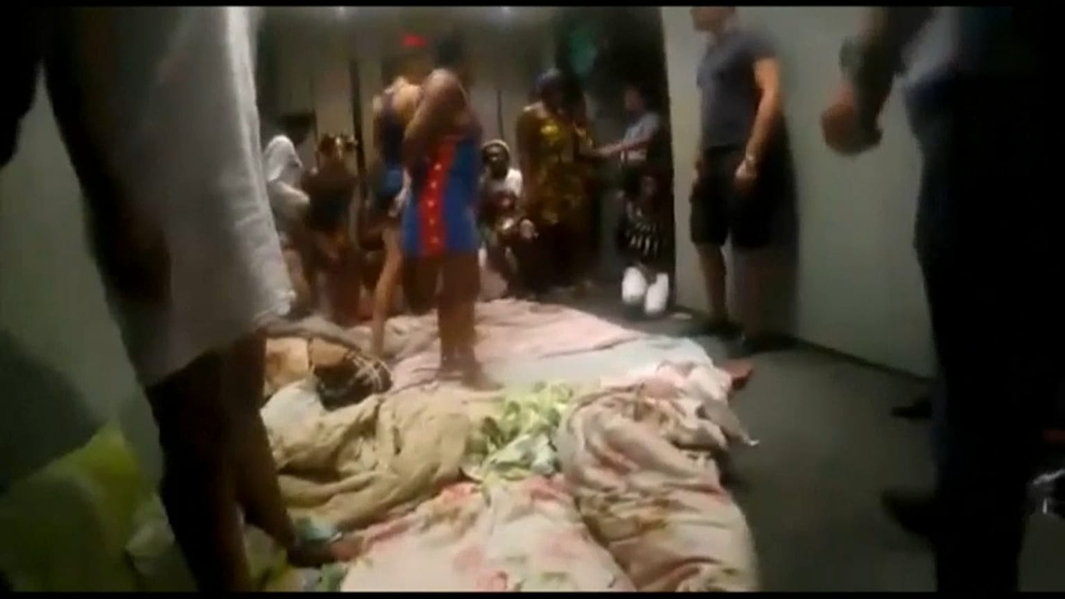 Video: Nijeryalı kızların dramı: Dünya Kupası için Rusya'ya gittiler fuhuş bataklığına saplandılar