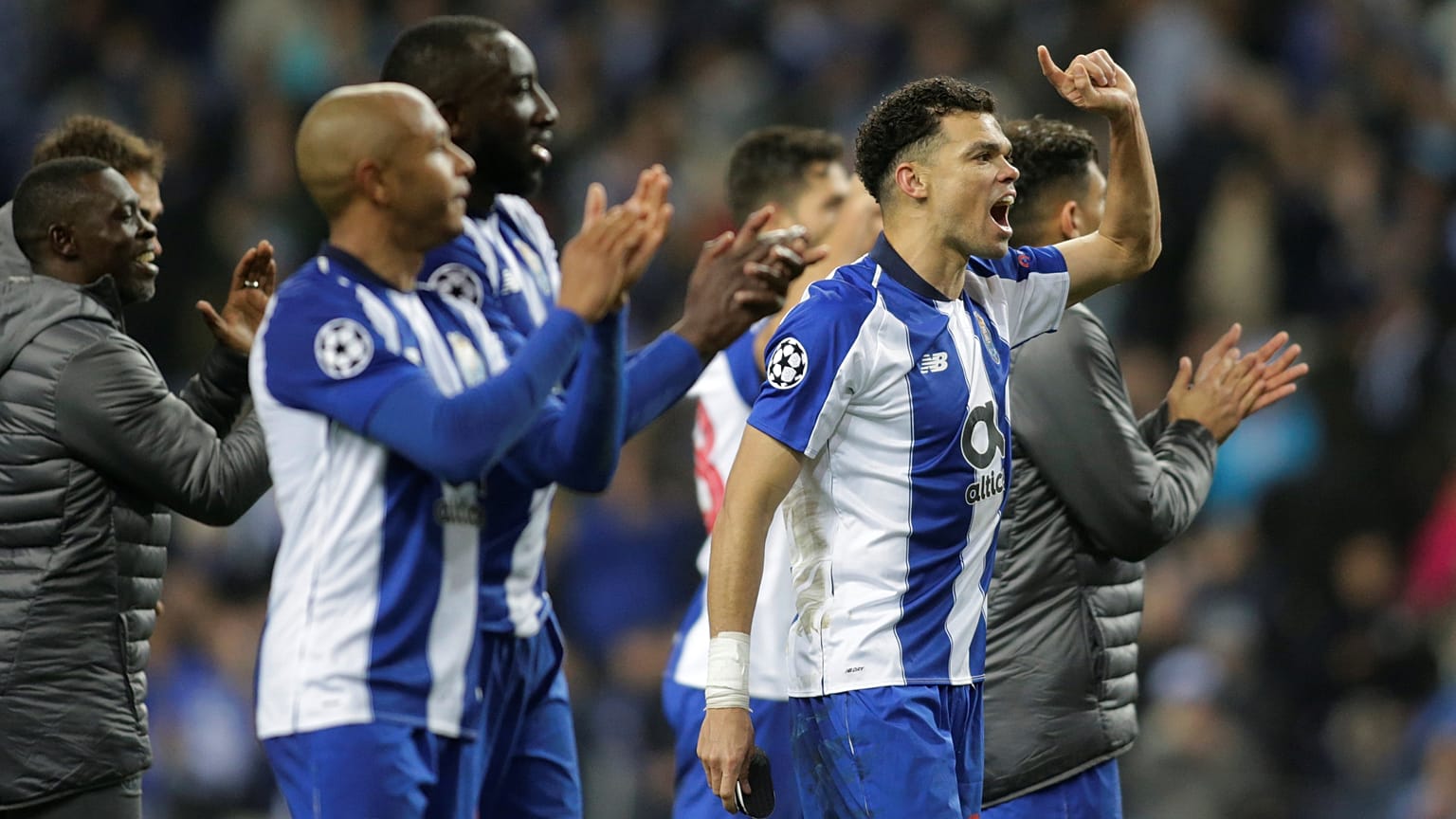 Porto güçlü Roma'yı uzatmalarda bulduğu penaltı golüyle eledi: 3-1