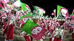 "Mangueira" coroada no Rio de Janeiro com desfile contestatário