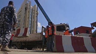 إزالة بعض الحواجز من شوارع بيروت