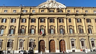 Ingyen dolgozó munkatársat keres az olasz pénzügyminisztérium