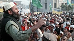 Pakistan terörle mücadele için 182 cami ve medreseye el koydu