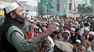 Pakistan terörle mücadele için 182 cami ve medreseye el koydu