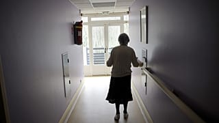 Menopoz sonrası ağız yoluyla alınan hormon ilaçları Alzheimer riskini yükseltiyor
