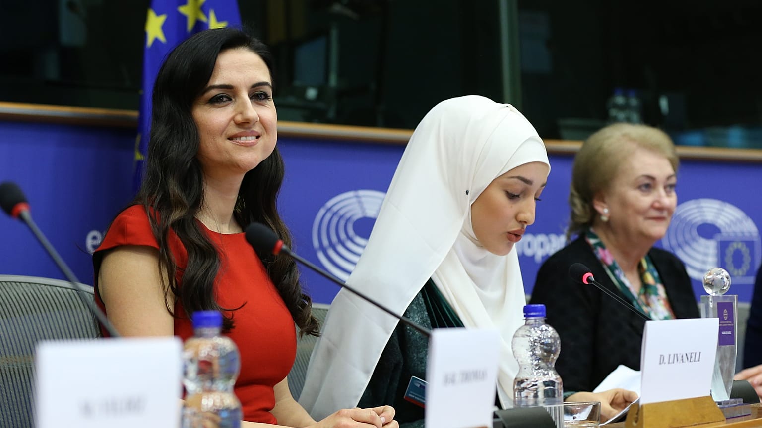 Avrupa Parlamentosu'ndan Dilek öğretmene ödül