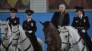Putin'den Rus kadınların güzelliği için teşekkür: Gören intihardan vazgeçiyor