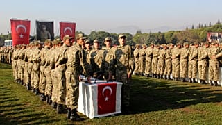 Hulusi Akar yeni bedelli askerlik sistemini açıkladı: Erbaş, Er ve bedellilerde temel eğitim 1 ay