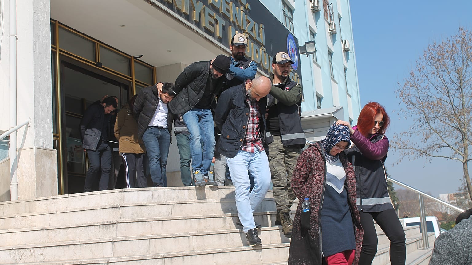 "Türkiye'den para kazandınız" diyerek Almanları 1,5 milyon euro dolandıran şebekeye baskın