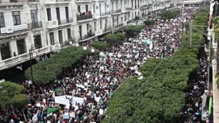 Continuam os protestos contra recandidatura do presidente argelino