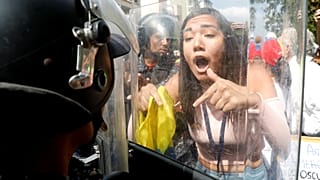 Venezuela'da muhalifler yeniden sokağa iniyor