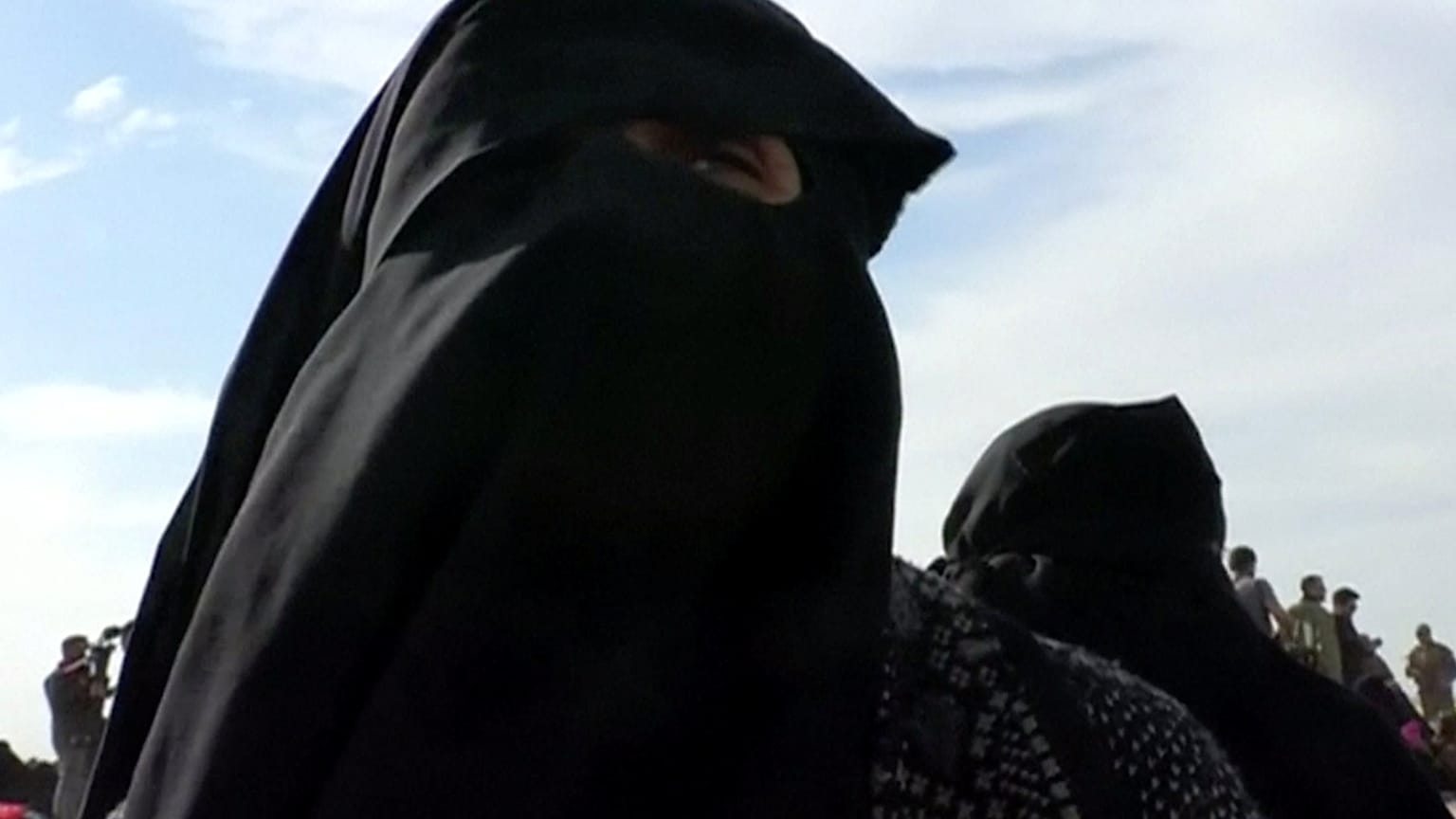 السجن لمدة 25 و30 عاماً للمتهمتين الرئيسيتين في خلية نسائية جهادية في فرنسا