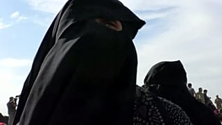 السجن لمدة 25 و30 عاماً للمتهمتين الرئيسيتين في خلية نسائية جهادية في فرنسا