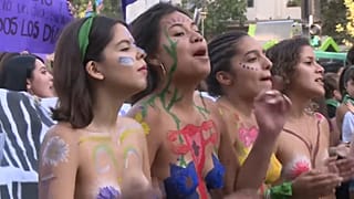 Latin Amerikalı kadınlar '8 Mart Dünya Emekçi Kadınlar Günü' için yürüdü 