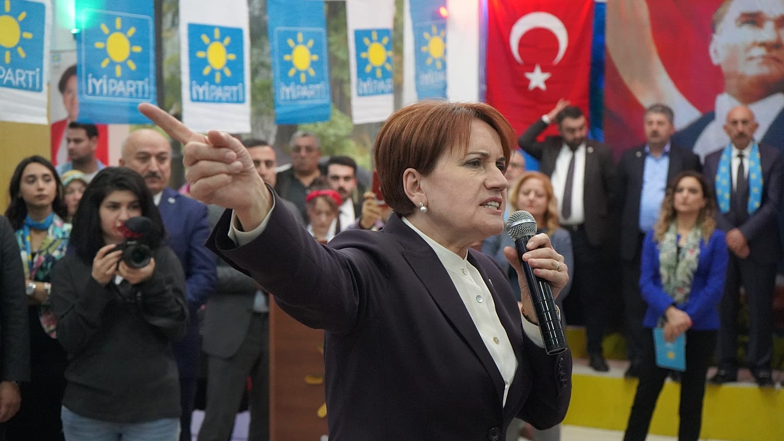 Akşener Erdoğan'a meydan okudu: Tanklı-tüfekli paşalardan korkmadım