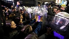 İstanbul'da kadınlar günü..ezan tartışması