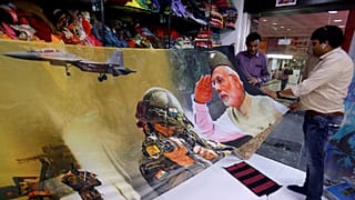 Hindistan'da partilerin seçim posterlerinde askeri personel kullanımına yasak
