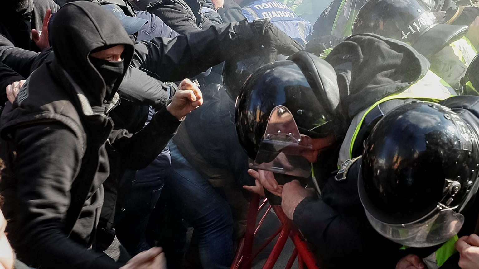 Стычки в Черкассах: двое задержаны