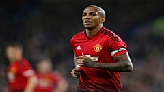 آشلي يانغ لاعب مانشستر يونايتد 