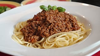 طبق معكرونة بولونية