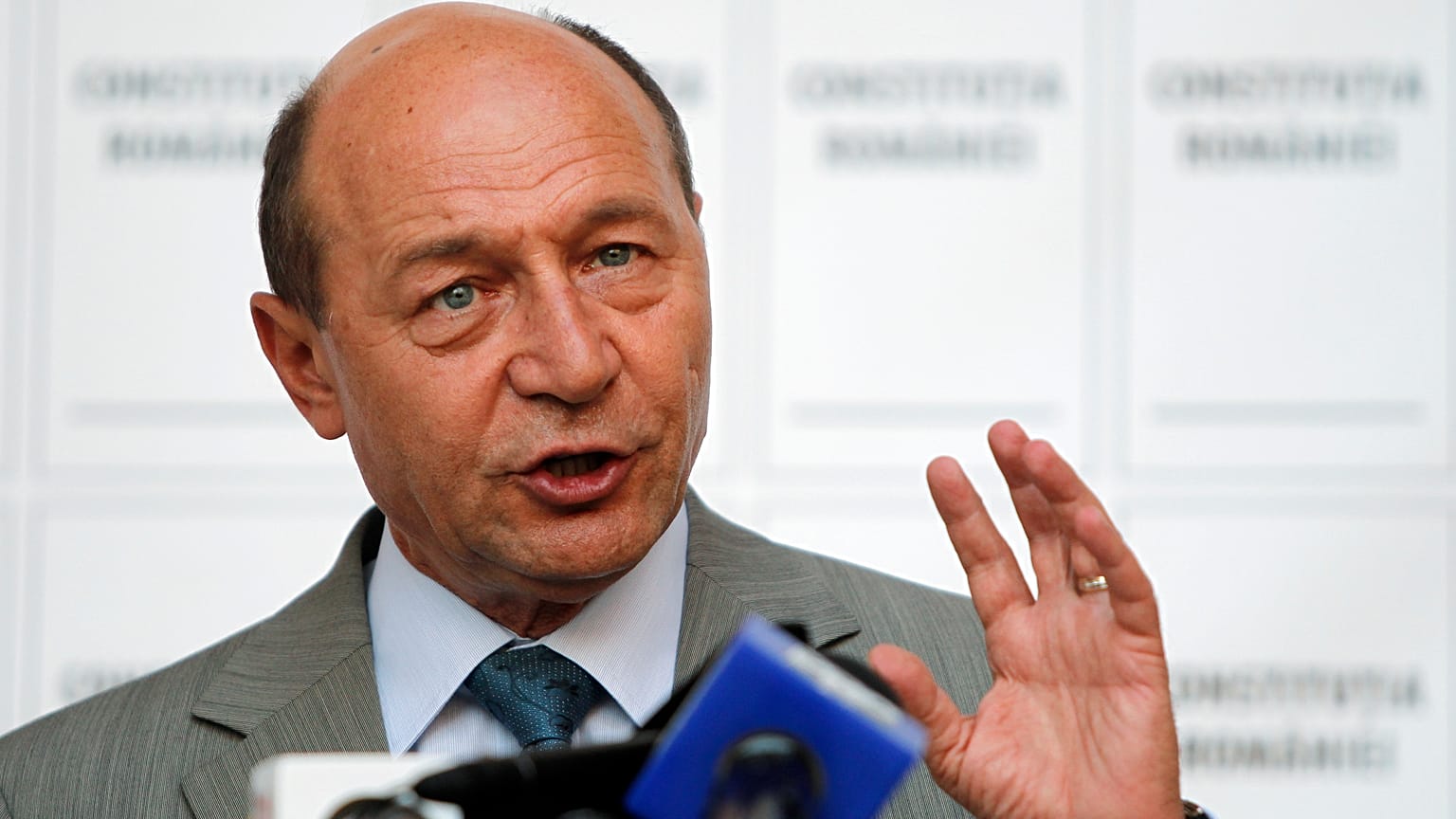 Basescu nem támogatja, hogy a Fidesz az Európai Néppártban maradjon