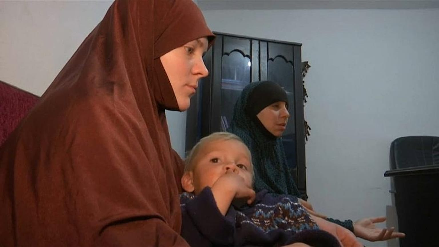 Çocukları ile Belçika'ya geri dönmek isteyen iki IŞİD gelininin umutları suya düştü