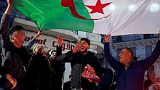 Nach Bouteflikas Rückzieher: Hupkonzerte und spontane Freudentänze in Algier