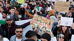 Cezayir'de Bouteflika adaylığını geri çekti fakat istifa etmedi: Peki ülkeyi ne bekliyor?
