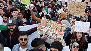 Cezayir'de Bouteflika adaylığını geri çekti fakat istifa etmedi: Peki ülkeyi ne bekliyor?