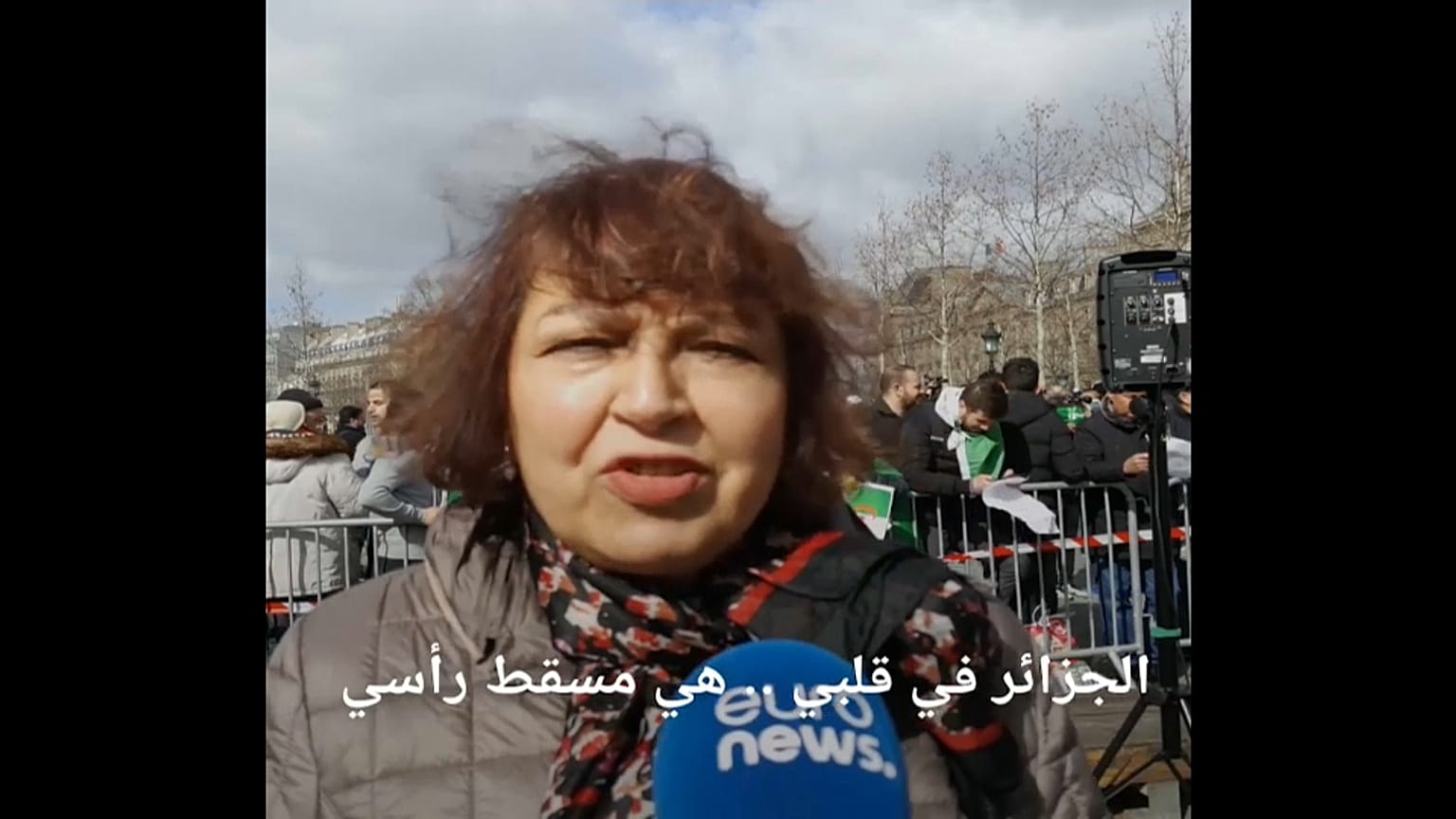 مستشارة بلدية باريس تساند المتظاهرين الجزائريين في العاصمة الفرنسية