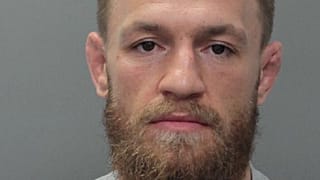 Le champion de MMA, McGregor, s'en prend à un fan