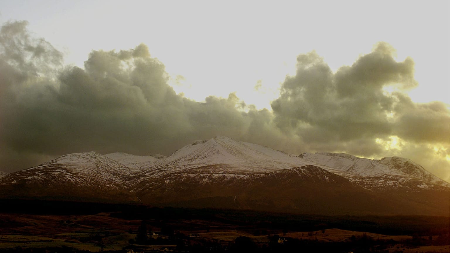 Two people dead after avalanche in Scottish Highlands 
