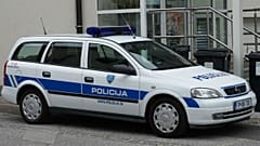 Sigortadan para almak için elini testereyle kesti