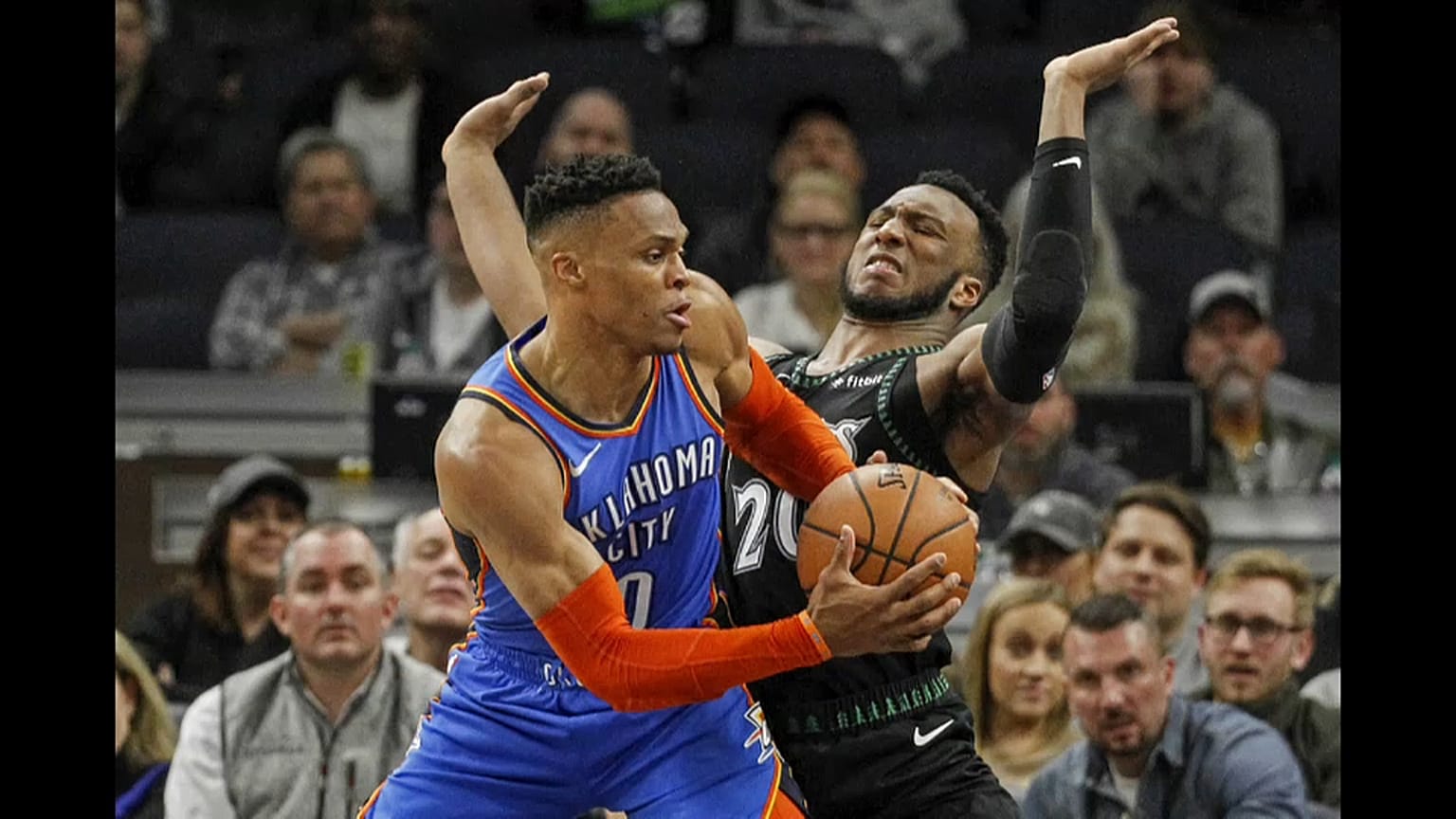 NBA: lite tra Russel Westbrook e un tifoso degli Utah Jazz