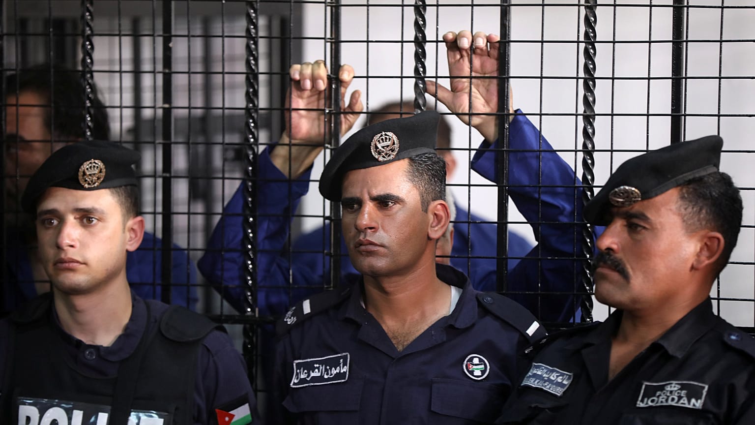 صورة لأحد المتهمين خلف القضبان
