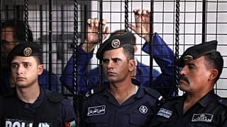 صورة لأحد المتهمين خلف القضبان